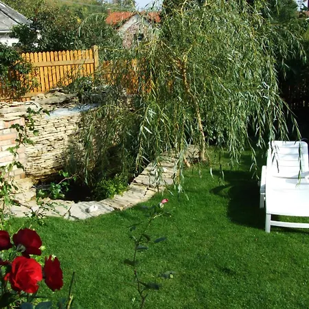 Nadfedeles Apartmanhaz * Balatonalmádi