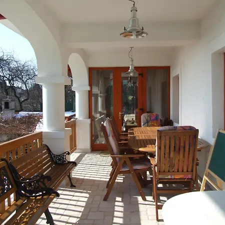 Nadfedeles Apartmanhaz *